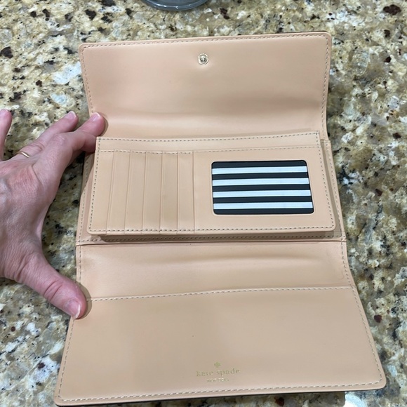 ♠️KATE SPADE pink pebbled leather wallet. - Picture 10 of 12